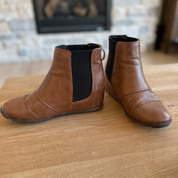 Wedge Boots - Picture 2 of 5